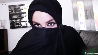 Hot Arab MILF in hijab knows how to suck a dick | XXX Video on AllSex.XXX