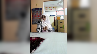 A Malay girl in a hijab flashes her tits to her lover - Leaked XXX Mms | XXX Video on AllSex.XXX
