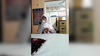 A Malay girl in a hijab flashes her tits to her lover - Leaked XXX Mms | XXX Video on AllSex.XXX