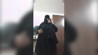 Scandalous XXX porn! Horny Arab MILF in Hijab Fingers Her Hairy Pussy for the Cam!