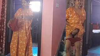 Sizzling Mature Aunty Undresses After Bath Spied on by Hubby's Phone! | XXX Video on AllSex.XXX