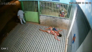 Leaked Desi Video! Drunk Indian Aunty Gets Banged Hard by Homeless Dude on in Dark Alley | XXX Video on AllSex.XXX