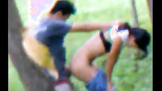 Desi Babe Gets Fucked In Bushes By Lover While Buddy Records Leaked MMs Video