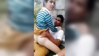 Leaked MMs - Horny Rural Bitch Sneaks Outdoor Fuck in Abandoned Castle Wreckage