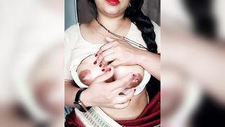 Thick Desi MILF strips naked, twerks huge booty, rams fingers deep in wet pussy | XXX Video on AllSex.XXX