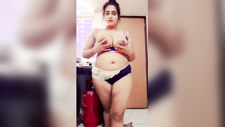Busty babe ditches saree, curves out, leaked MMs got the freaks drooling. | XXX Video on AllSex.XXX