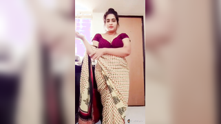 Busty babe ditches saree, curves out, leaked MMs got the freaks drooling. | XXX Video on AllSex.XXX