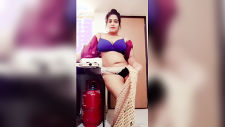 Busty babe ditches saree, curves out, leaked MMs got the freaks drooling. | XXX Video on AllSex.XXX
