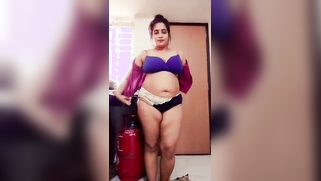 Busty babe ditches saree, curves out, leaked MMs got the freaks drooling. | XXX Video on AllSex.XXX