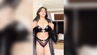 Leaked Curvy Indian IG Star's Shilpa Fit  MMS Video Of Her Posing Naked For BF's Big Dick | XXX Video on AllSex.XXX