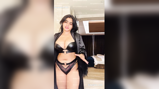 Leaked Curvy Indian IG Star's Shilpa Fit  MMS Video Of Her Posing Naked For BF's Big Dick | XXX Video on AllSex.XXX
