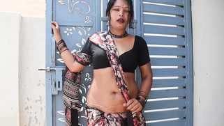 Curvy Indian Slut Teasingly Strips Outta Sexy Saree Showin' Off Juicy D-Cup Jugs | XXX Video on AllSex.XXX