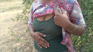 This Desi slut got leaked banging in the bushes with her horny lover.