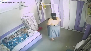 Leaked CCTV Cam — Stacked Desi Aunty Drying Her Big Juicy Jugs Naked AF | XXX Video on AllSex.XXX