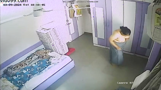 Leaked CCTV Cam — Stacked Desi Aunty Drying Her Big Juicy Jugs Naked AF | XXX Video on AllSex.XXX