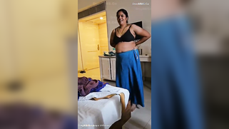 Naughty Curvy Auntie Brags About Her Juicy Body After Nephew Catches Her Naked | XXX Video on AllSex.XXX