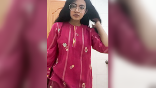 Pakistani Cock Hungry Coed Peels Off Clothes Showing Thick Ass Big Tits Leaked