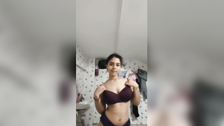 Freaky Lil Desi Schoolgirl Showin Off Her Phat Ass and Juicy Jugs on BF's Webcam | XXX Video on AllSex.XXX