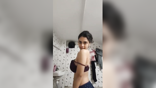 Freaky Lil Desi Schoolgirl Showin Off Her Phat Ass and Juicy Jugs on BF's Webcam | XXX Video on AllSex.XXX