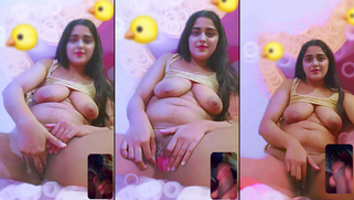 Desi Indian girl fingering and showing her boobs on What’saupp video call viral mms video