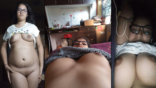 Naughty Desi Babe Stuffs Fingers in Tight Cunt During Leaked Video Call Sesh