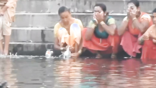 Dirty Voyeur Records Slutty Aunties Bathing Nude And Flashing Big Boobs At Ganga | XXX Video on AllSex.XXX