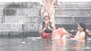 Dirty Voyeur Records Slutty Aunties Bathing Nude And Flashing Big Boobs At Ganga | XXX Video on AllSex.XXX