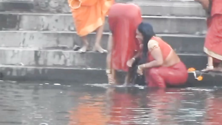 Dirty Voyeur Records Slutty Aunties Bathing Nude And Flashing Big Boobs At Ganga | XXX Video on AllSex.XXX