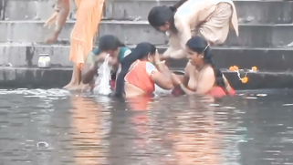 Dirty Voyeur Records Slutty Aunties Bathing Nude And Flashing Big Boobs At Ganga | XXX Video on AllSex.XXX
