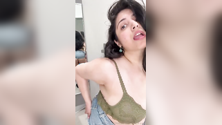 Rich Desi Professor Flashes Her Juicy Tits and Fat Ass In MMs on Leaked Private Sextape