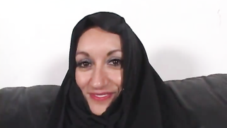 XXX Hijab! Round ass Muslim babe taking it in the ass reverse cowgirl style