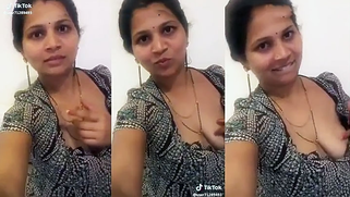 [ Indian XXX ] This video of a sexy desi aunty took place for a Tik-Tok one.
