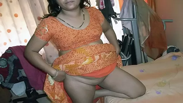640px x 352px - Indian porn XXX ] Desi real sexy bhabi aunty show her boobs ...