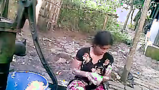 XXX Porn: Bangla desi shameless village cousin - Nupur bathing outdoor | XXX Video on AllSex.XXX