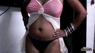 Exotic Bhabhi looks too XXX and appetizing for Desi male to refuse filming her | XXX Video on AllSex.XXX