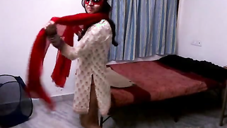Indian masked Bhabhi is wild dancing XXX for Desi man with camera