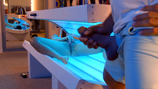 Stepsister Violet Starr masturbates in the solarium before getting banged